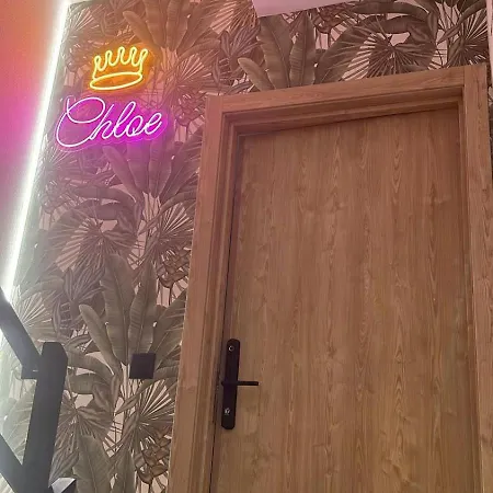 Chloe37 *